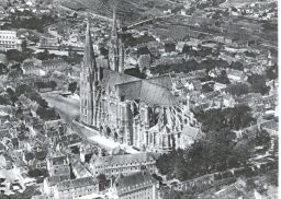 Chartres Cathedral as community center, 1194